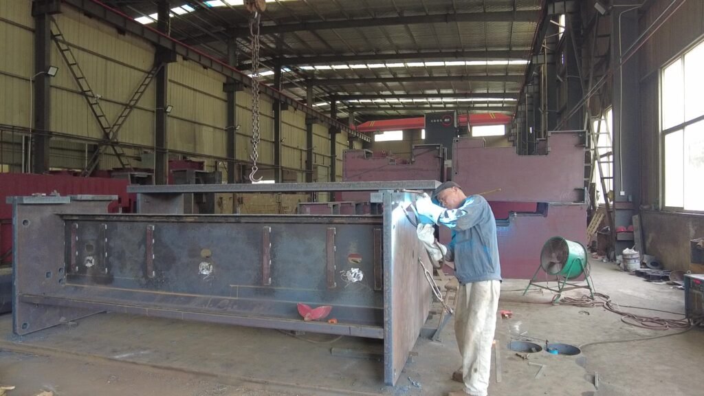 Soldadura de prensas plegadoras grandes